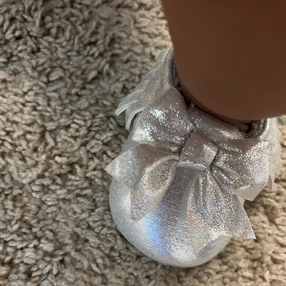 Silver metallic shimmer Sherpa lined moccasins‎